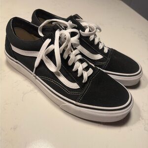 Vans Men's Black and White Sneakers